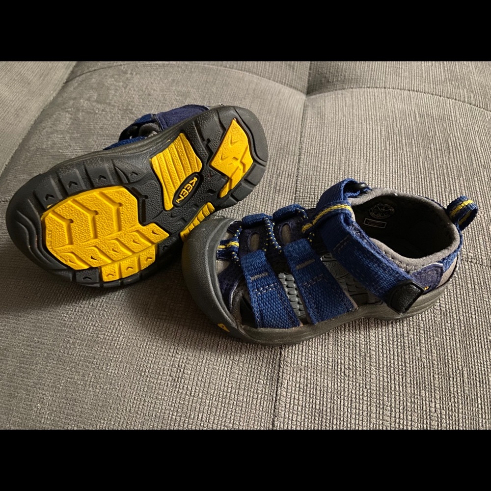 Toddler keens
